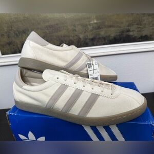 New Men's Cream Casual Sneakers with Tan Sole Adidas TabaccoGruen
